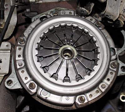 How to replace a clutch on a Kia Picanto