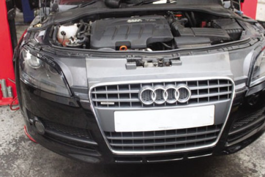 How to change a clutch on a Audi TT - Professional Motor Mechanic