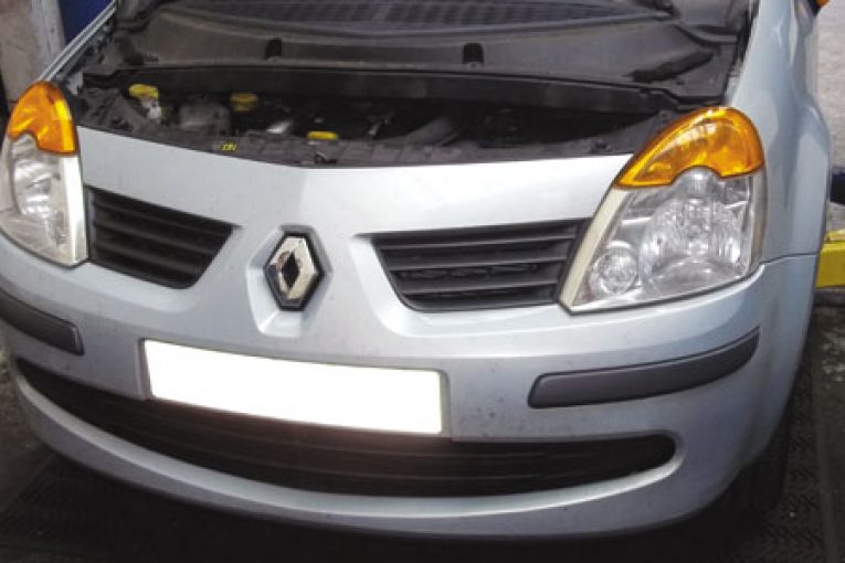 How to replace a timing belt on a Renault Modus