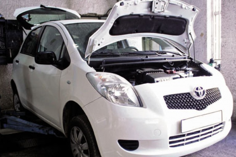 How to fit a clutch on a Toyota Yaris