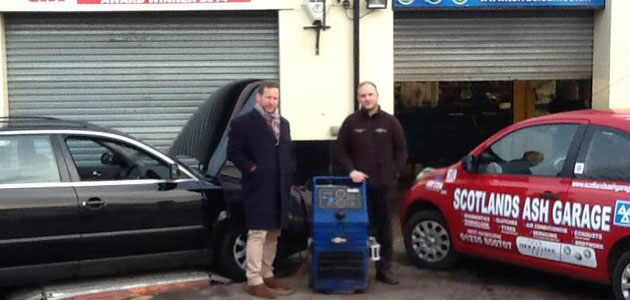 MP Ed Vaizey gives vehicle the TerraClean service