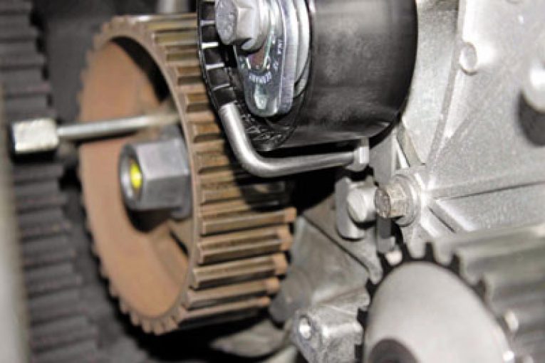How to fit a timing belt on a Peugeot 206 Professional Motor Mechanic