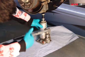 How to replace the rear shocks on Mitsubishi Lancer