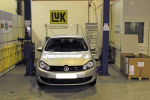 How to replace a clutch on a Volkswagen Golf