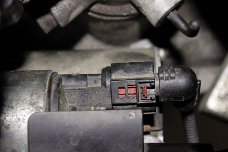 How to replace a clutch on a Volkswagen Golf Professional Motor Mechanic