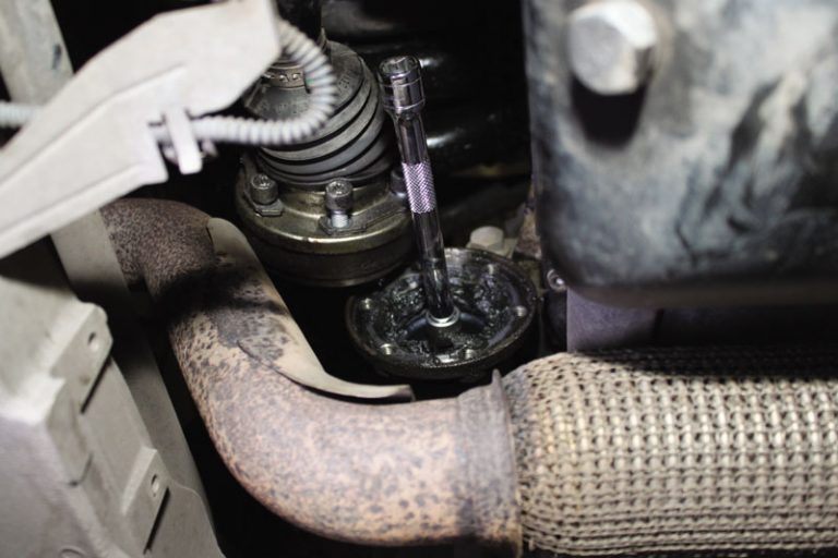 How to replace a clutch on a Volkswagen Golf Professional Motor Mechanic