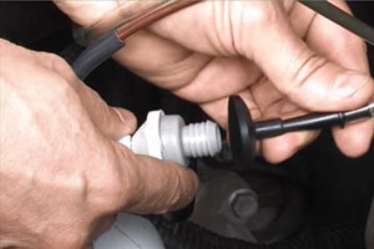 Is the brake booster defective? Professional Motor Mechanic