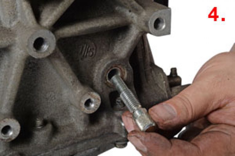 How to fit a timing belt on a Ford Fiesta V MY 2004 Professional