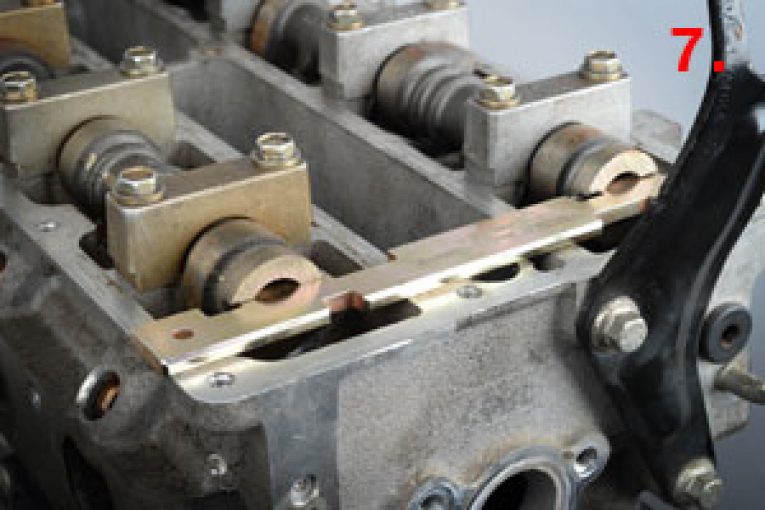 How to fit a timing belt on a Ford Fiesta V MY 2004 Professional