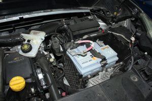 How to Replace a Double Clutch on a Renault Scenic III ... renault megane under bonnet fuse box diagram 