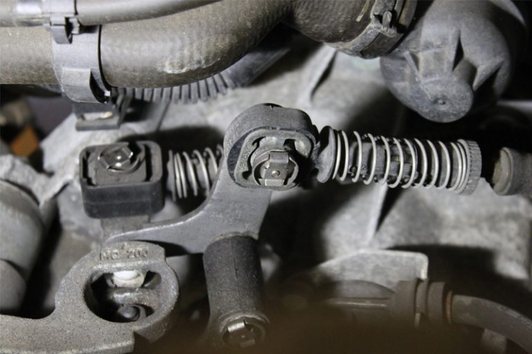 How to Fit a Clutch on a Skoda Octavia Professional Motor Mechanic