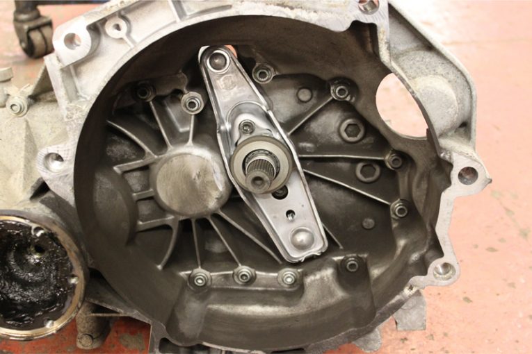 How to Fit a Clutch on a Skoda Octavia Professional Motor Mechanic