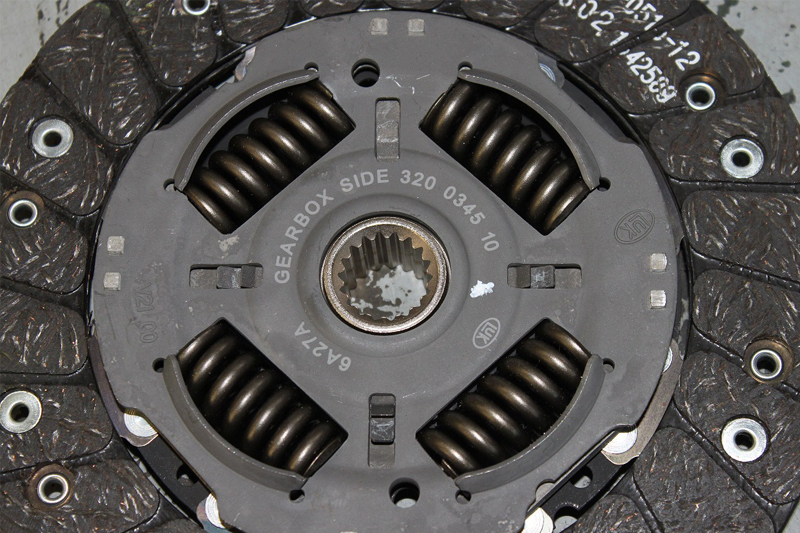 How to fit a clutch on a Citroën C4 Professional Motor Mechanic
