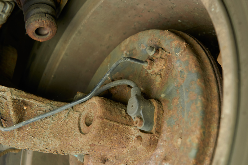 How to Remove Brake Bleeder Nuts Safely Professional Motor Mechanic