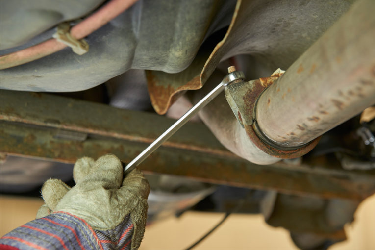 Exhaust Manifold Bolt Removal Professional Motor Mechanic