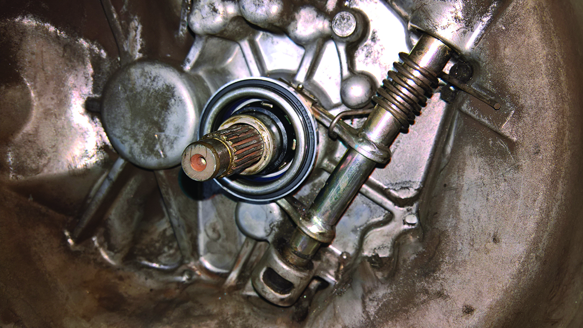 How to fit a Clutch on a Suzuki Splash Professional Motor Mechanic