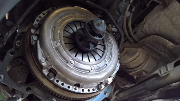 How To Fit A Clutch On A Ford Focus - Professional Motor Mechanic