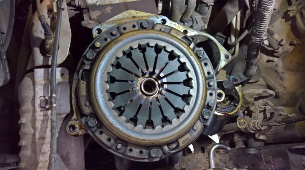 How to Fit a Clutch on a Kia Picanto - Professional Motor Mechanic