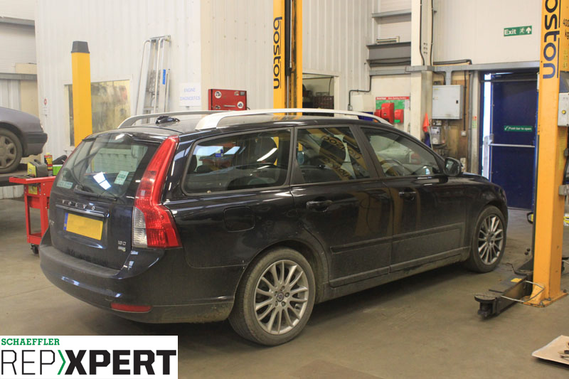 How to Fit a Clutch on a Volvo V50