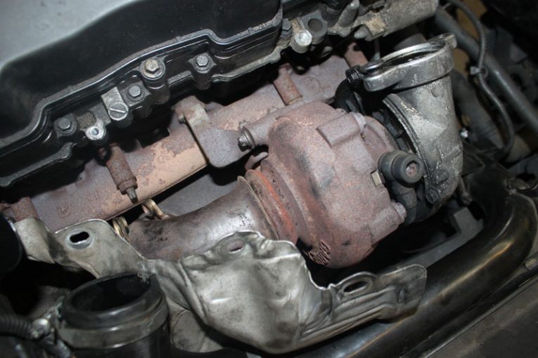 How to Fit a Clutch on a Volvo V50 Professional Motor Mechanic