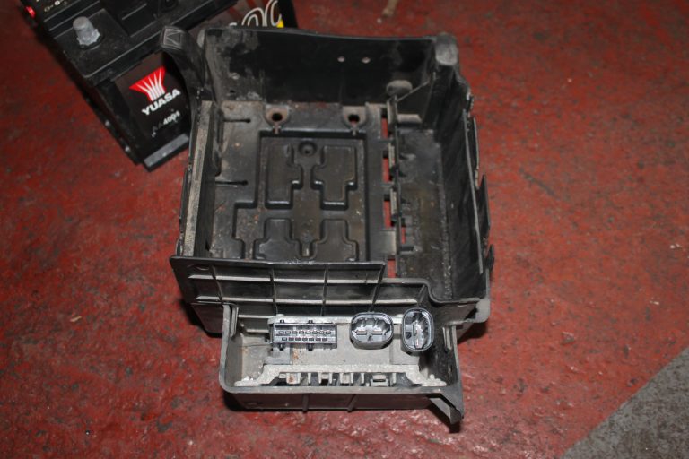 How To Fit a Clutch On a Citroën C3 Professional Motor Mechanic