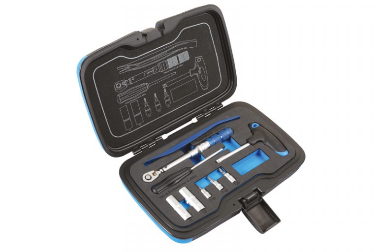 Torque Wrench & Socket Set - Professional Motor Mechanic