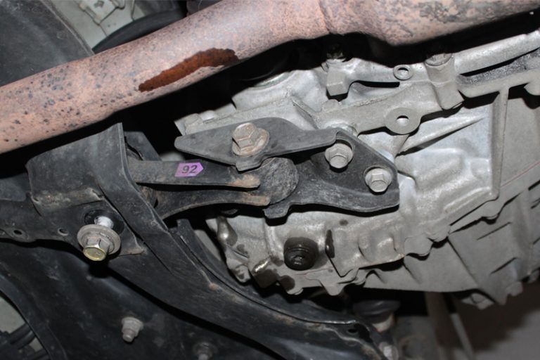 How to Fit a Clutch on a 2014 Toyota Yaris Professional Motor Mechanic