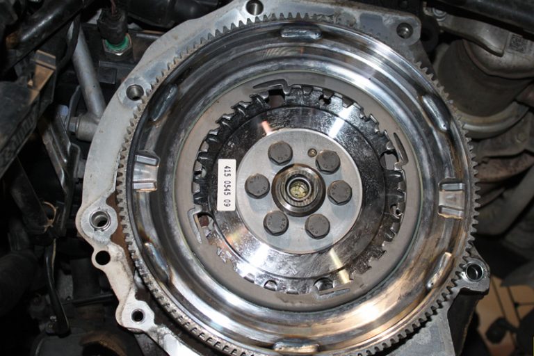 How to Fit a Clutch on an Audi A3 Professional Motor Mechanic