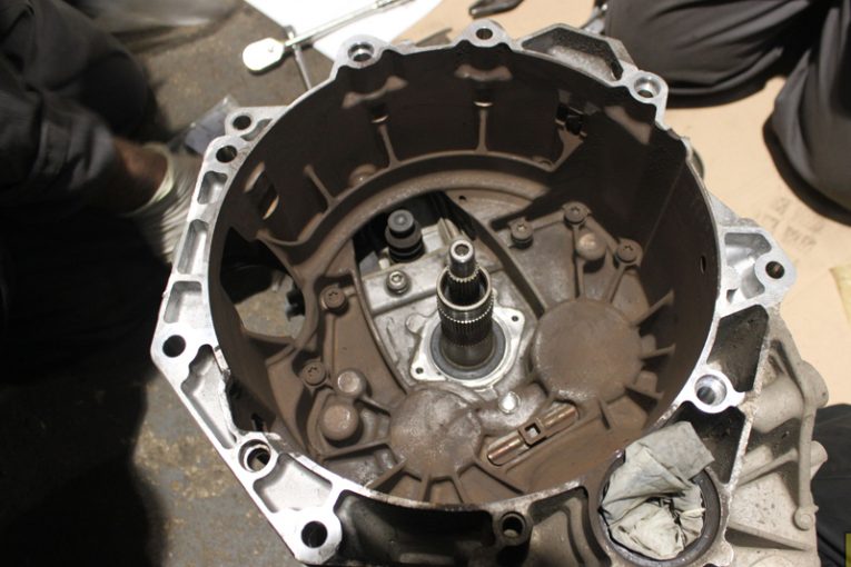 How to Fit a Clutch on an Audi A3 Professional Motor Mechanic