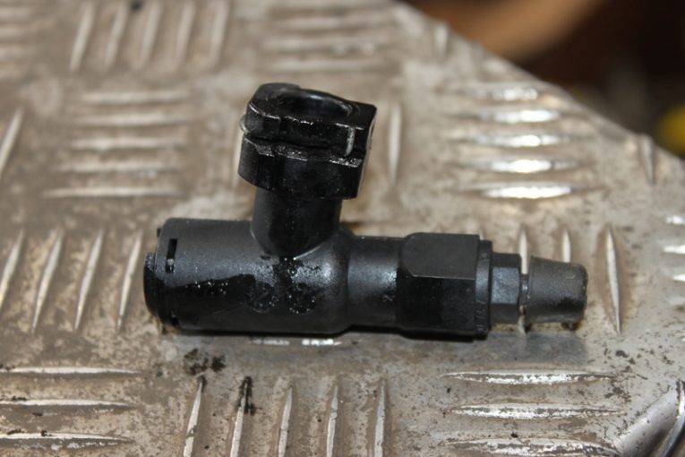 How to Fit a Clutch on a Vauxhall Zafira Professional Motor Mechanic