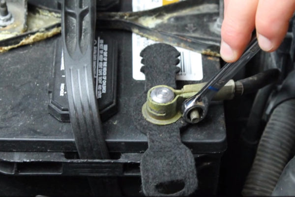 Installing an EGT Sensor - Professional Motor Mechanic