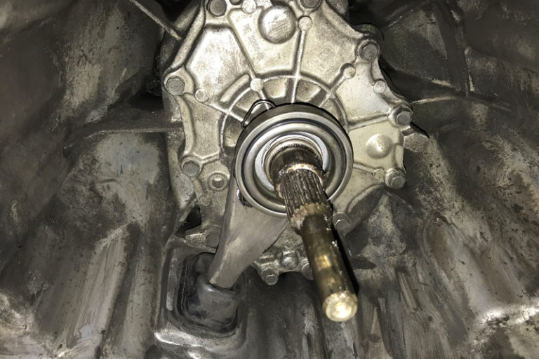 How to Replace the Clutch on a Nissan Navara Professional Motor Mechanic