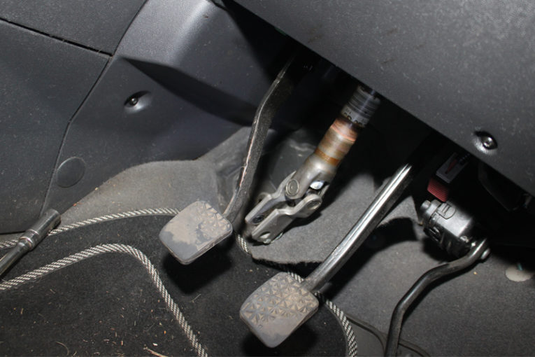 How to Replace the Clutch on a Vauxhall Meriva Professional Motor