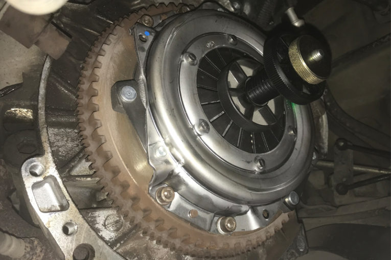 How to Replace the Clutch on a Peugeot 206 Professional Motor Mechanic