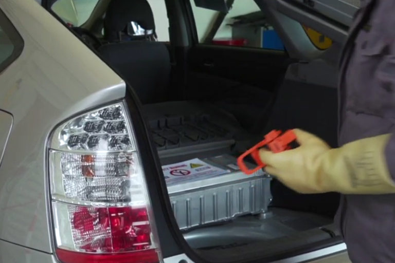 Hybrid & Servicing Isolating & Testing Professional Motor Mechanic