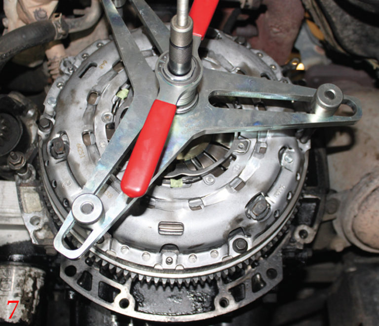 How to replace the clutch on a Ford Transit Professional Motor Mechanic