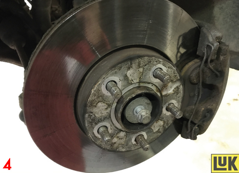 REPXPERT replaces the clutch in a Ford Focus