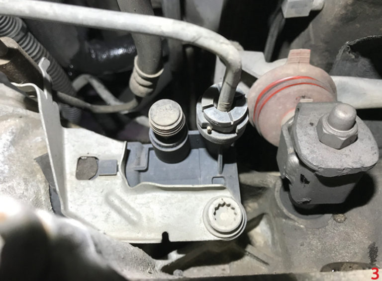 How to replace the clutch on an Audi A4 Professional Motor Mechanic