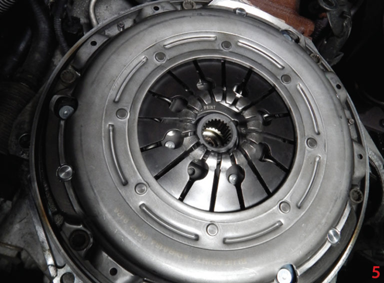 How to replace the clutch on an Audi A4 Professional Motor Mechanic