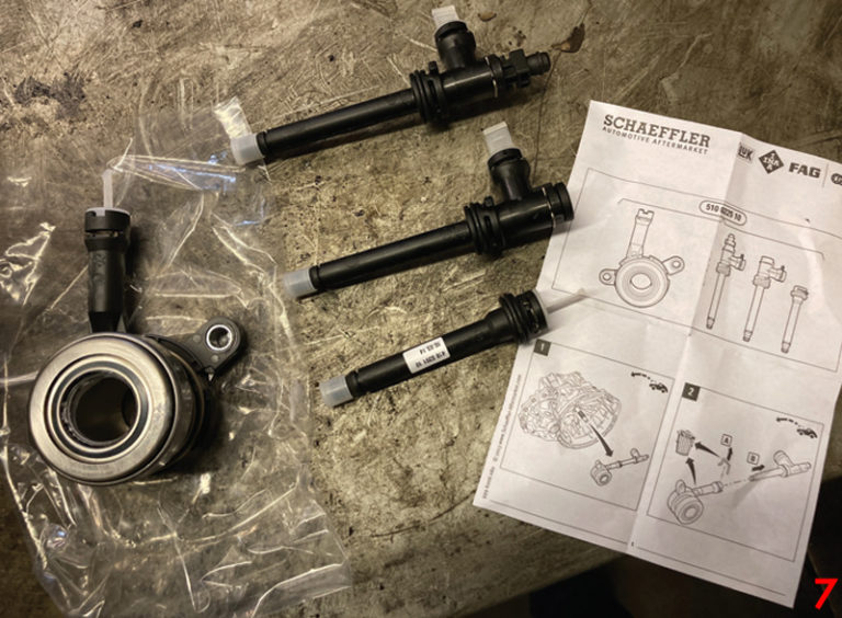 How to replace a clutch and in a Renault Traffic Professional Motor