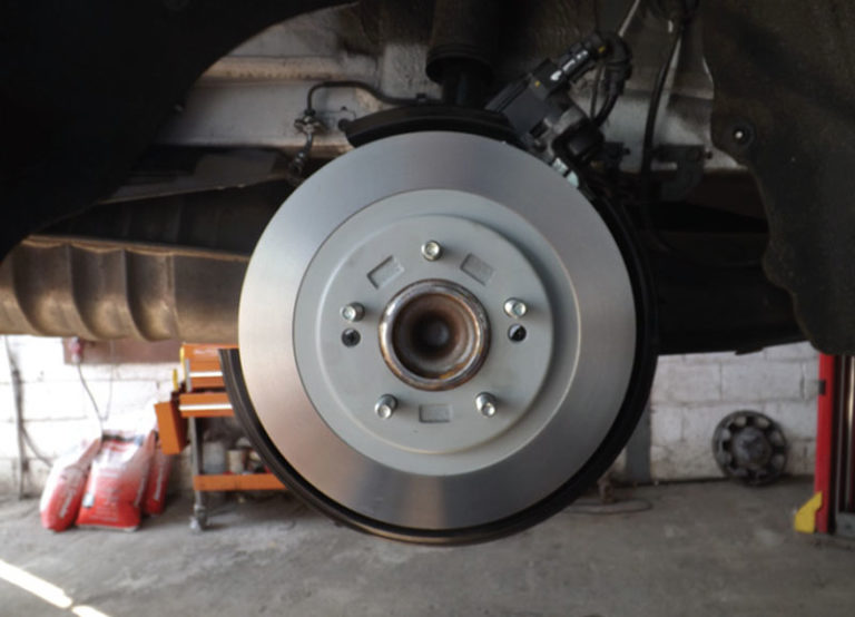 How to replace rear brake pads on a Hyundai i40 Professional Motor