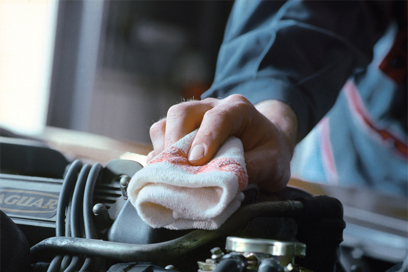 Choosing the right garage cleaning wipes