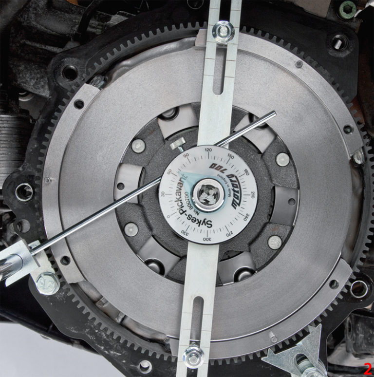 How to replace the clutch on a Volvo S40 Professional Motor Mechanic