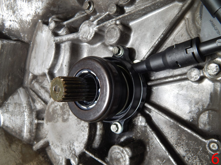 How to replace the clutch on a Volvo V50 Professional Motor Mechanic