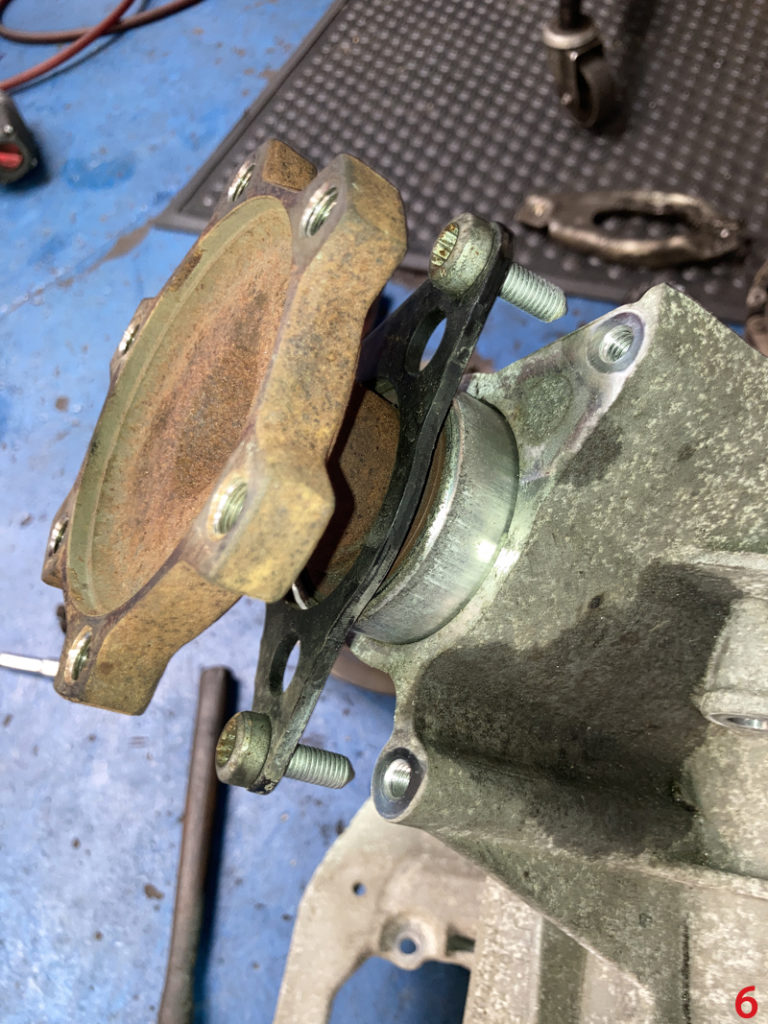 How to replace the clutch in an Audi A5 Professional Motor Mechanic