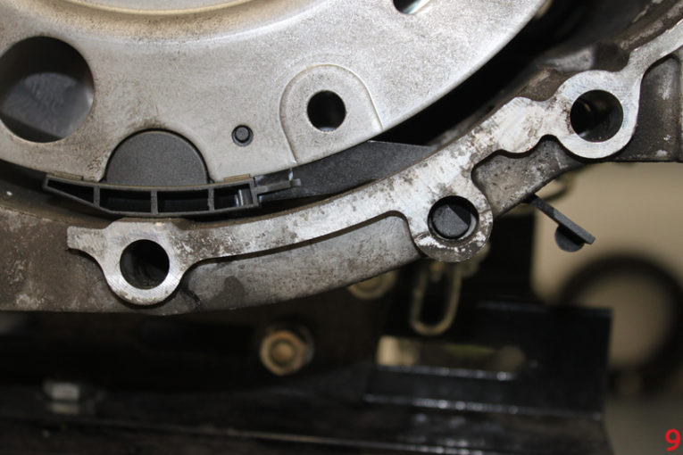 How to replace the clutch in an Audi A5 Professional Motor Mechanic