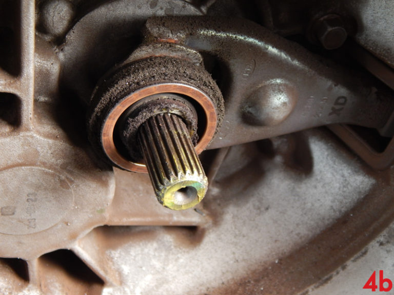 How to replace the clutch on a Hyundai ix35 Professional Motor Mechanic