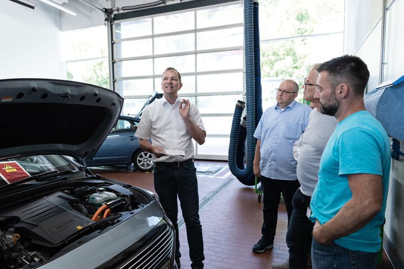 Bosch offers hybrid and EV training