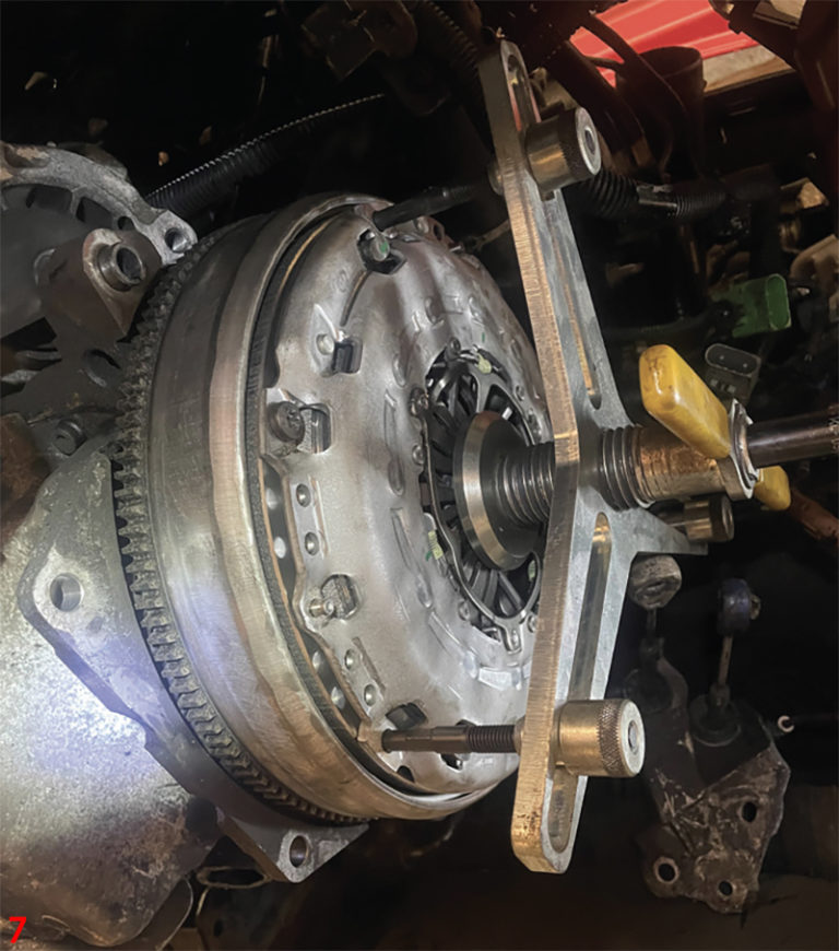 How to replace the clutch in a Peugeot 308 Professional Motor Mechanic