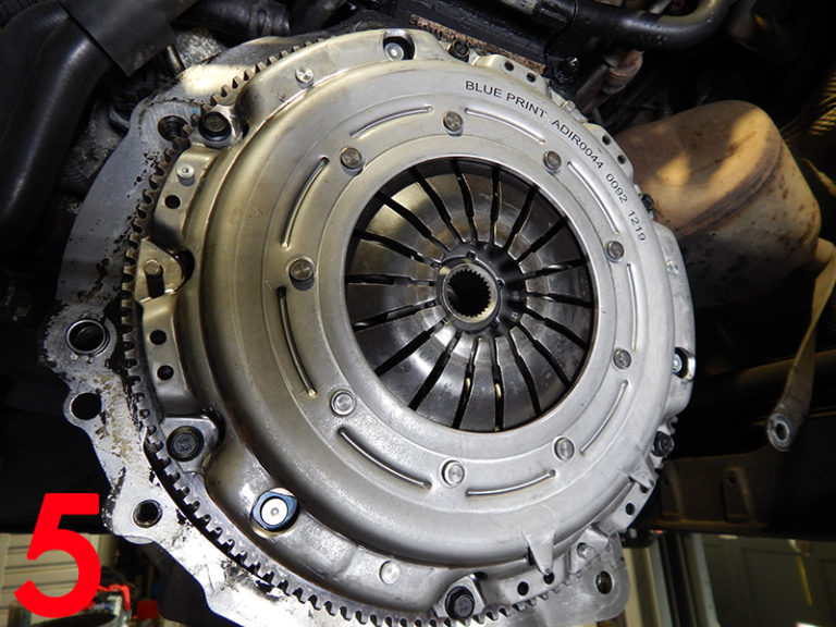How to replace the clutch on a VW Passat Professional Motor Mechanic